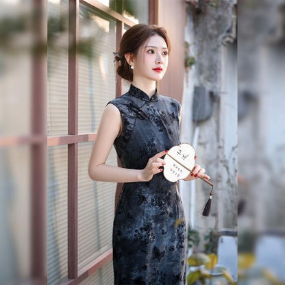 Sleeveless Floral Side-Slit Midi Qipao