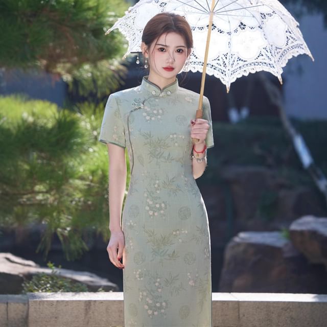 Short-Sleeve Floral Side-Slit Midi Qipao