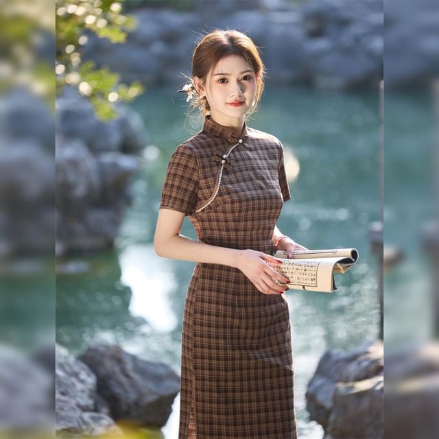 Short-Sleeve Plaid Side-Slit Midi Qipao