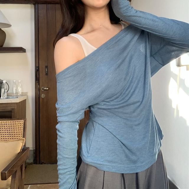 Long-Sleeve Cold-Shoulder Two Tone Mock Two-Piece T-Shirt