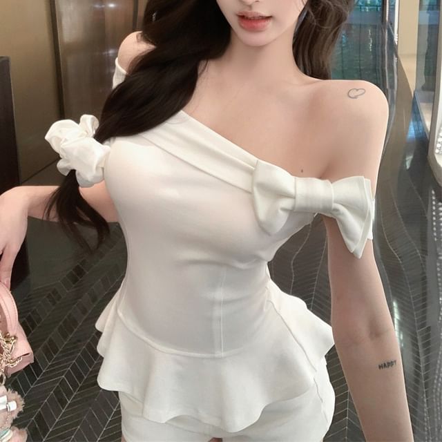 Off-Shoulder Plain Bow Accent Ruffle Hem Crop T-Shirt