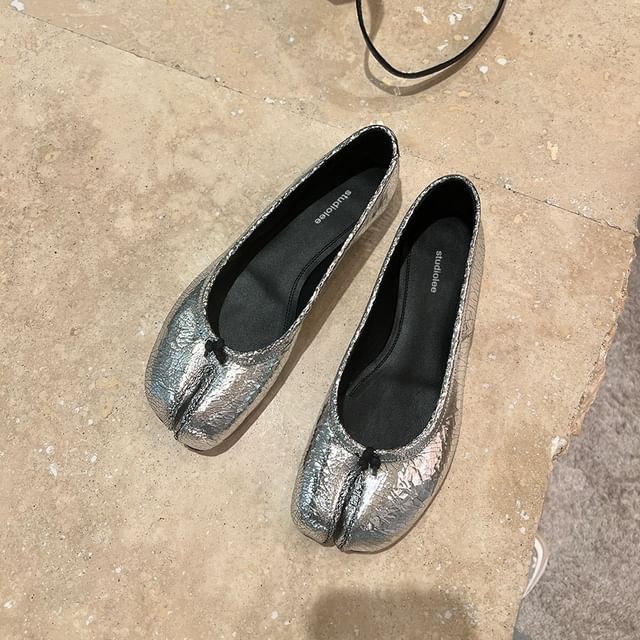 Split Toe Metallic Genuine Leather Flats