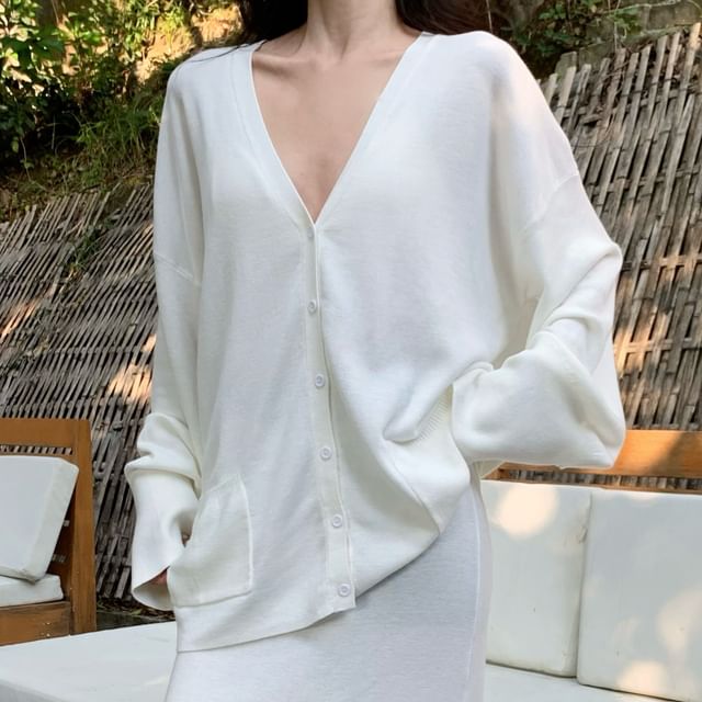 Long-Sleeve V-Neck Plain Blouse / Mid Waist Plain Maxi A-Line Skirt