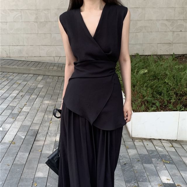 Set: V-Neck Plain Asymmetrical Tank Top + Elastic Waist Maxi A-Line Skirt