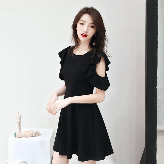 Short-Sleeve Round Neck Plain Cutout Mini A-Line Cocktail Dress