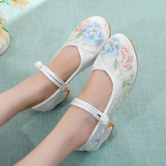 Block Heel Floral Embroidery Pumps