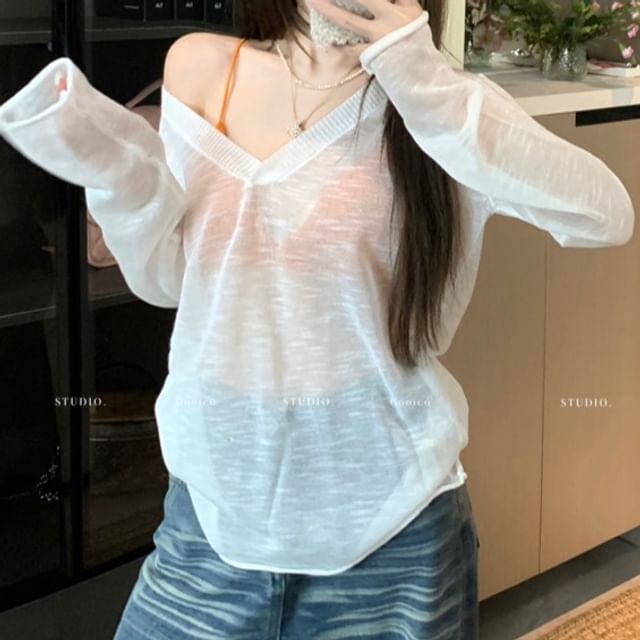 Long-Sleeve V-Neck Plain Knit Top / Bralette