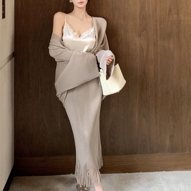 V-Neck Plain Lace Trim Camisole Top / Plain Open Front Jacket / High Waist Fringe Maxi Pencil Skirt