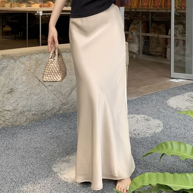 High Rise Plain Maxi H-Line Skirt