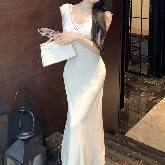 Sleeveless V-Neck Lace Panel Maxi Mermaid Dress