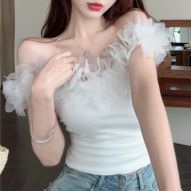 Off-Shoulder Plain Flower Detail T-Shirt