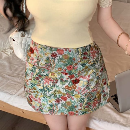 Short-Sleeve Off-Shoulder Plain Lace Trim Tee / High Rise Floral Mini Pencil Skirt