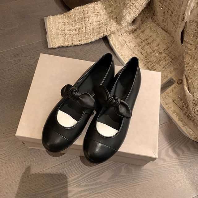 Faux Leather Bow Two Tone Ballet Flats