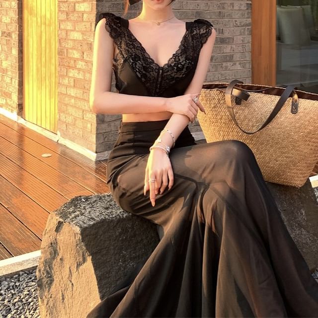 Sleeveless V-Neck Plain Panel Lace Crop Top / High Waist Maxi Fishtail Skirt