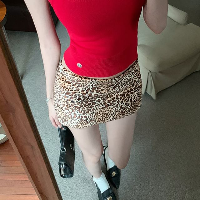 Cap Sleeve Round Neck Dog Print Tee / Square Neck Plain Knit Tank Top / Low Rise Leopard Print Mini Pencil Skirt