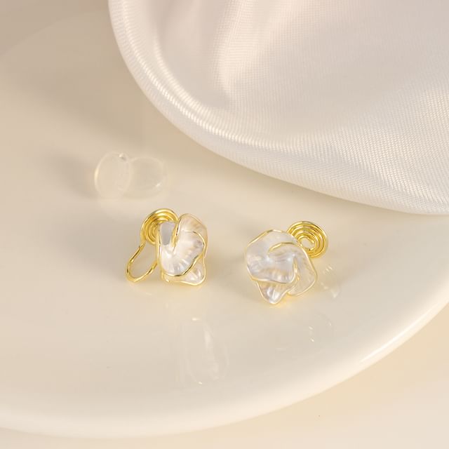 Flower Stud Earring / Clip-On Earring