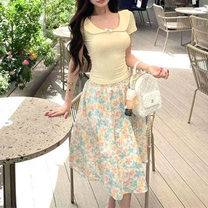 Short-Sleeve Scoop Neck Bow Slim Fit T-Shirt / Elastic Waist Floral Midi A-Line Skirt