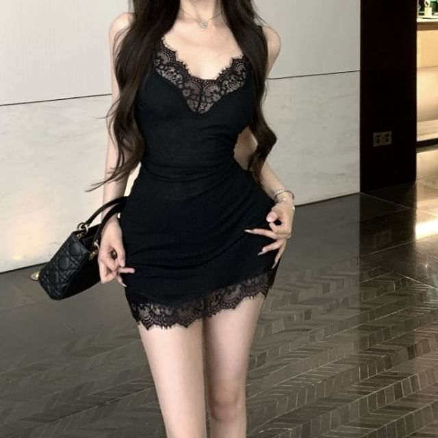 Spaghetti Strap V-Neck Lace Panel Mini Bodycon Dress