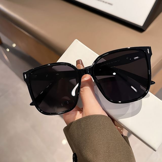 Oversized Square Polarized Sunglasses / Case / Pouch / Cleaning Cloth / Set