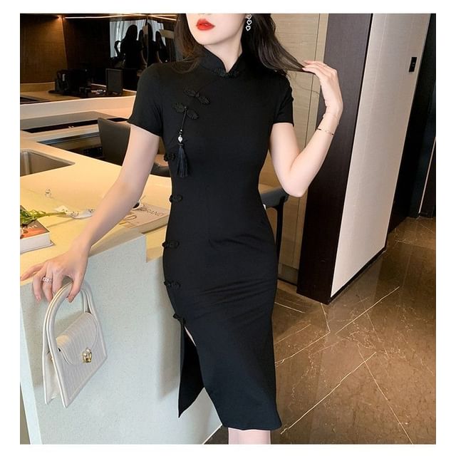 Short-Sleeve Stand Collar Plain Frog Buttoned Slit Midi Sheath Qipao