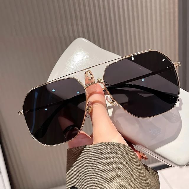 Double Bridge Metal Frame Polished Sunglasses / Case / Pouch / Cleaning Cloth / Set