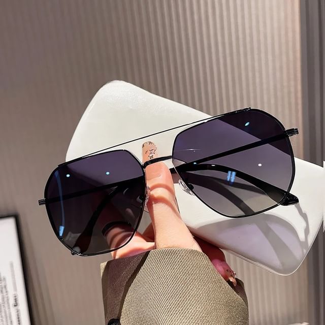 Double Bridge Metal Frame Polished Sunglasses / Case / Pouch / Cleaning Cloth / Set