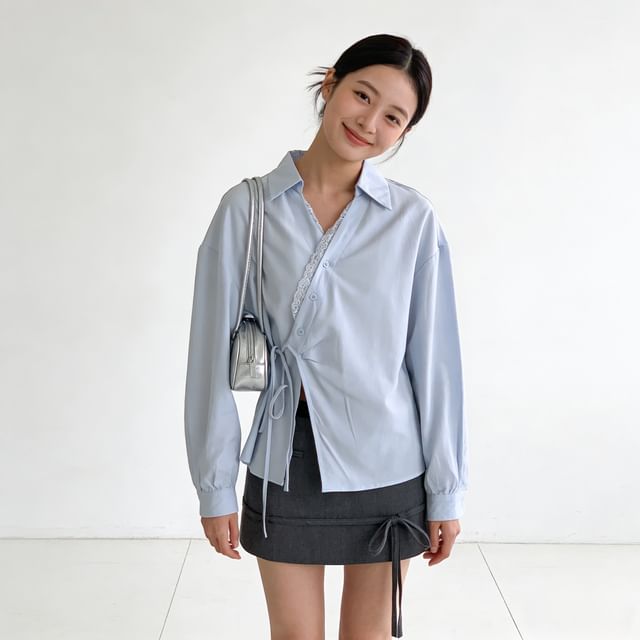 Puff-Sleeve Collared V-Neck Lace-Trim Buttoned Blouse