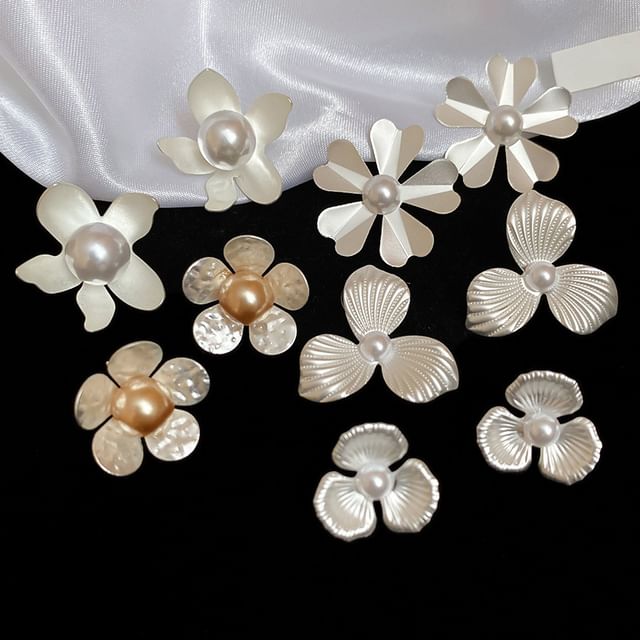Flower Faux Pearl Stud Earring