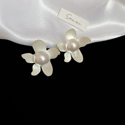 Flower Faux Pearl Stud Earring