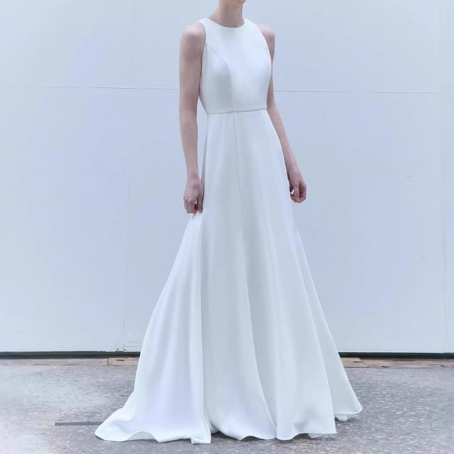Sleeveless Round Neck A-Line Wedding Gown