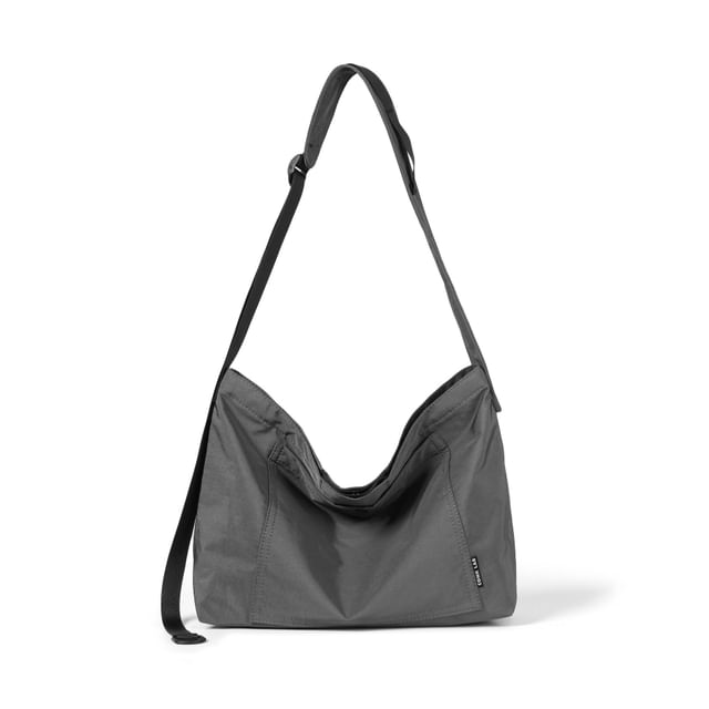Lightweight Zip Plain Messenger Bag