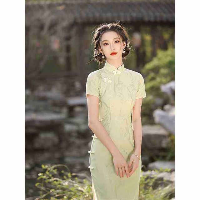 Short-Sleeve Floral Jacquard Midi Qipao