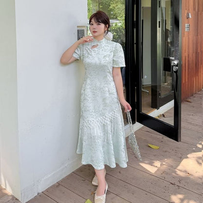 [XL-4XL] Short Sleeve Keyhole Floral Midi Qipao
