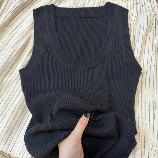 Scoop Neck Plain Knit Tank Top