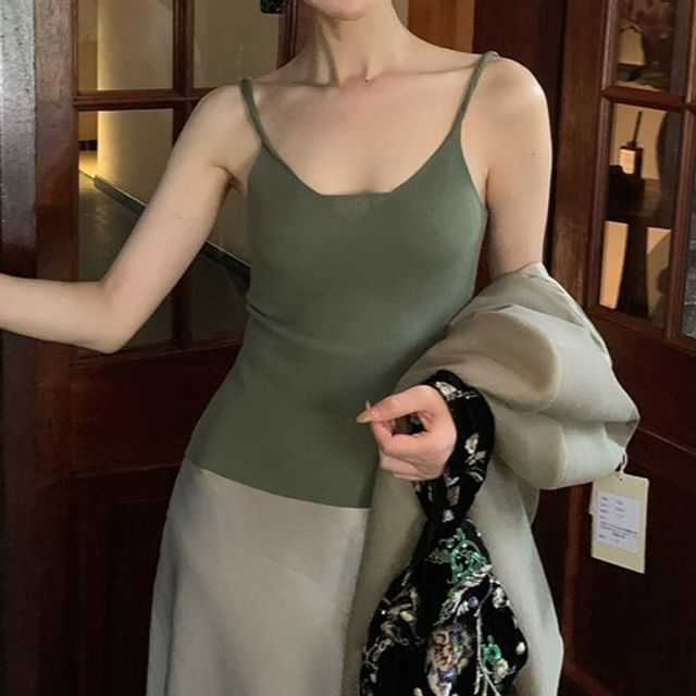 Spaghetti Strap Scoop Neck Plain Camisole Top