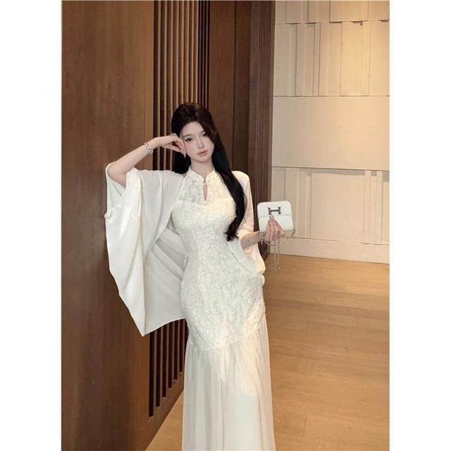 Sleeveless Halter Jacquard Midi Qipao / Light Jacket