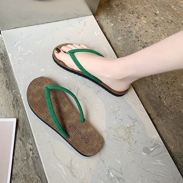Flat Flip-Flops