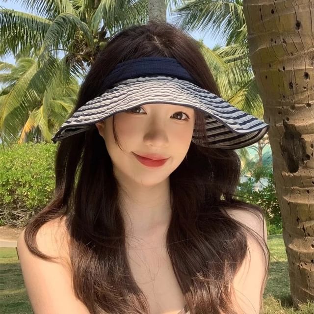 Brim Wide Visor Striped