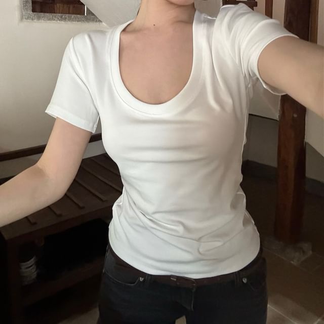 Plain V-Neck Short-Sleeved Tee
