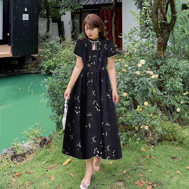 Plus Size Short-Sleeve Floral Embroidered Midi A-Line Qipao