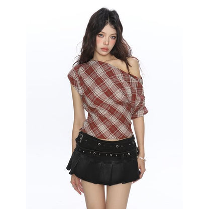 Plaid Off-Shoulder Asymmetric-Neck Slim Tee, Short-Sleeved