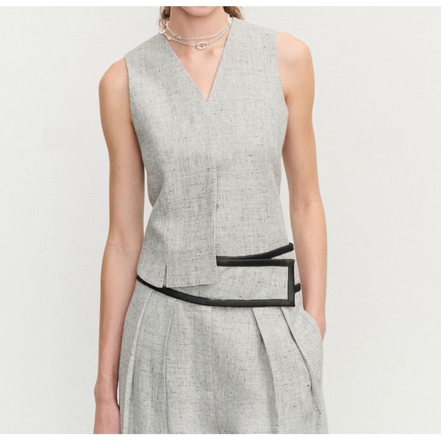 V-Neck Sleeveless Top / Straight Dress Pants / Skirt