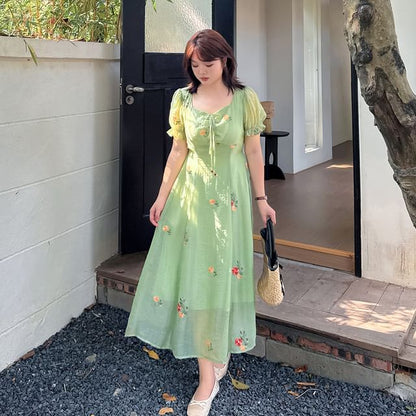 Plus Size Short Sleeve Sweetheart Neck Floral Embroidered Midi A-Line Dress