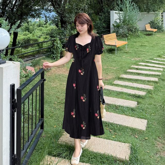 Plus Size Short Sleeve Sweetheart Neck Floral Embroidered Midi A-Line Dress
