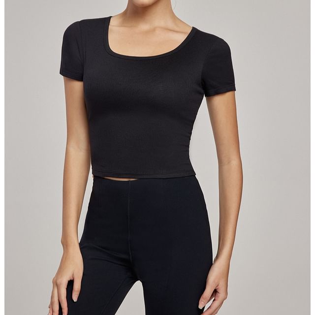 Plain Padded Scoop Neck Short-Sleeved Tee