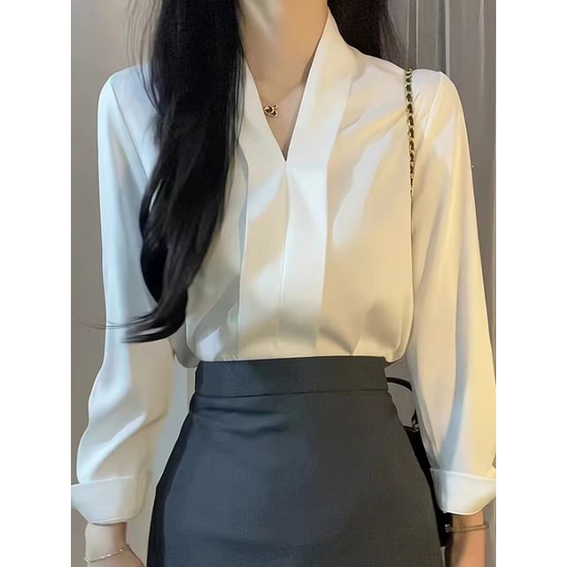 Plain V-Neck Long-Sleeved Blouse