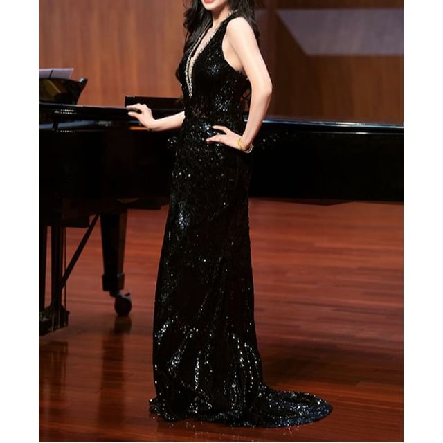 Sleeveless V-Neck Rhinestone Glitter A-Line Evening Gown