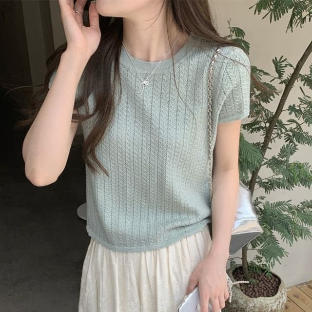 Plain Cable Knit Top with Short Sleeves and Round Crew Neckline