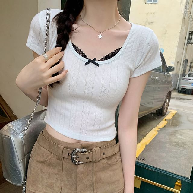 Top Scoop Neck Short Sleeve Crop Lace Trim
