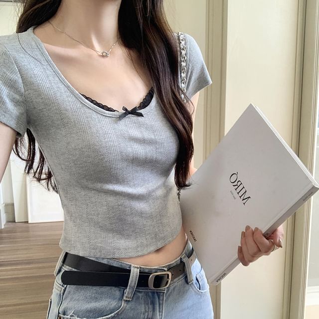 Top Scoop Neck Short Sleeve Crop Lace Trim